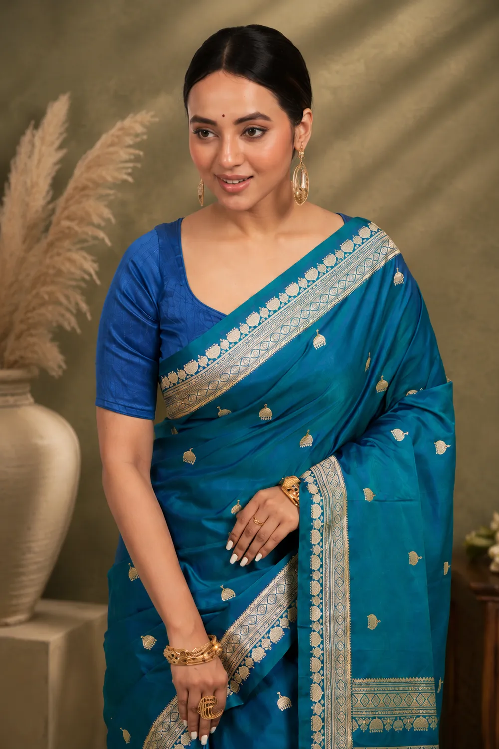 Kadwa Buti Banarasi Saree